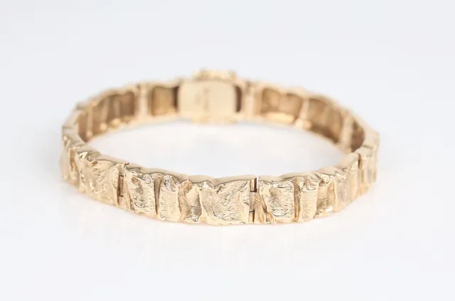 Bernhard Hertz: A bracelet of 14k gold, 36.4 g.