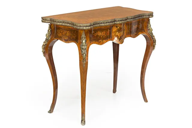 Napoleon III-style gaming table in rosewood with fine wood marquetry, first half of the 20th Century.