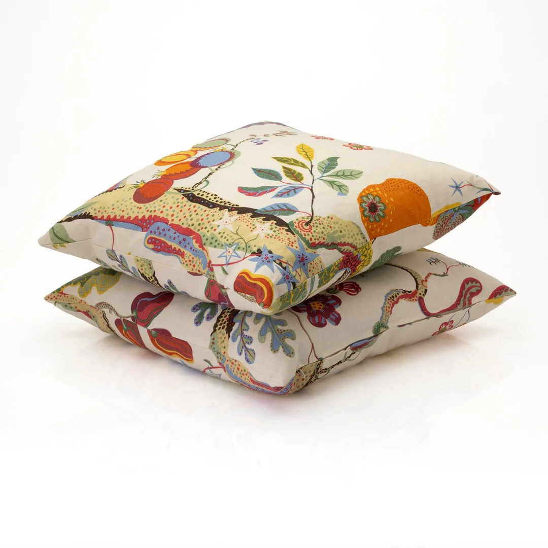 Josef Frank, Kuddar, ett par, "Vegetable Tree", Firma Svenskt Tenn, 2000-tal. — Design/Övrigt — Bukowskis