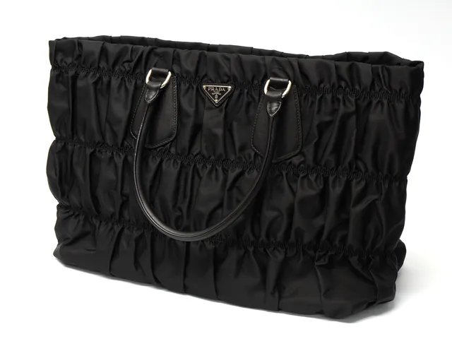 VÄSKA,PRADA svart nylon/läder artnr.KPB164 38x30x14 cm fr.21/5 2009 dustbag
