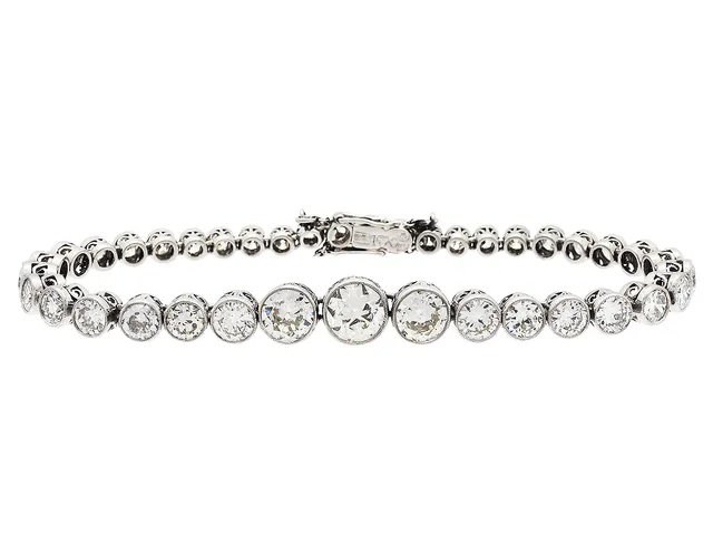 ARMBAND, platina, 39 äldre briljantslipade diamanter ca 8,25 ctv, ca W-TCa(H-L)/VS, Holm & Hallgren, Stockholm 1939, säkerhetskedja, längd 17,5 cm, vikt 19,1 g.