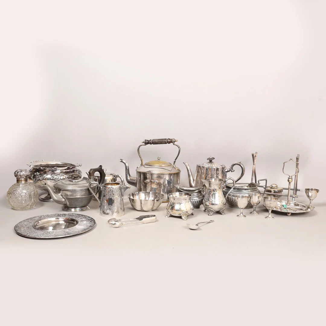 A COLLECTION TO SILVER & SILVER PLATED WARE (QTY). — Silver — Bishop & Miller