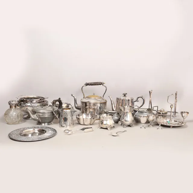 A COLLECTION TO SILVER & SILVER PLATED WARE (QTY).