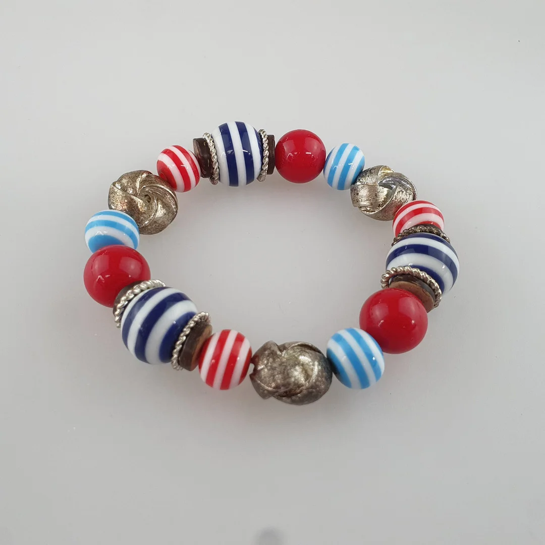 - ARMBAND mit Glasperlen aus venezianischem Glas. — Bracelets — Auktionshaus Blank