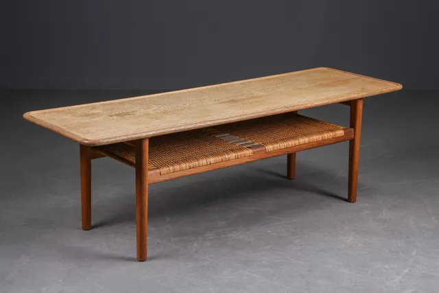 Hans J. Wegner Sofabord model AT10 med stel af egetræ