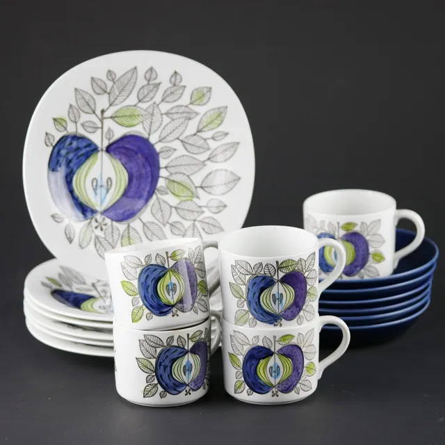 SIGRID RICHTER. Kaffeservis, 17 delar, benporslin, "Eden", Rörstrand.
