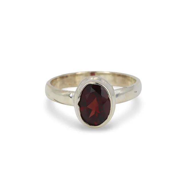 GARNET SILVER RING.
