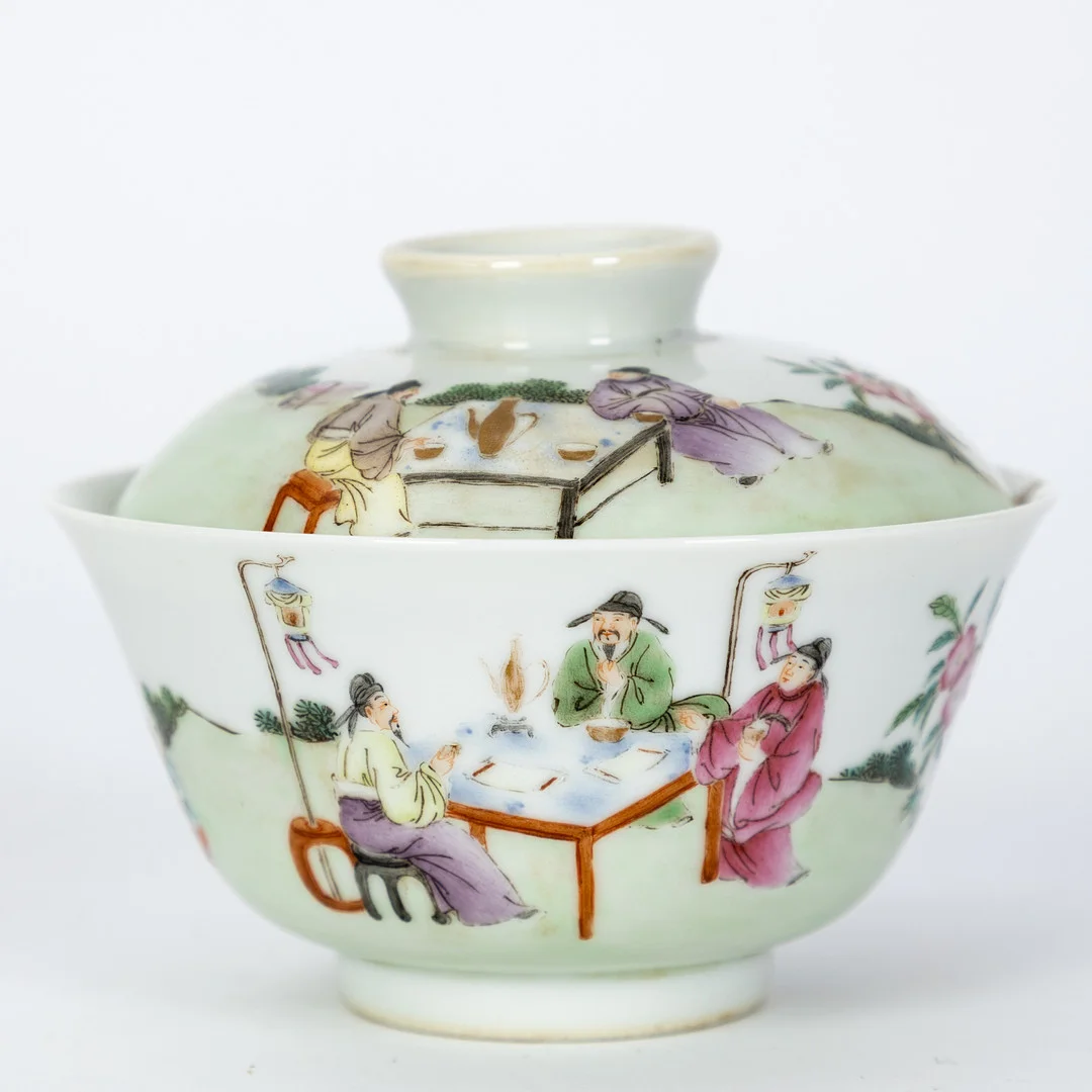 Teedeckeltasse, "Xie Zhu Zhu Ren Zao (嶰竹主人造)"-Marke, wohl Daoguang-Periode, 19. Jh. — Ceramics & Porcelain — Stockholms Auktionsverk Hamburg