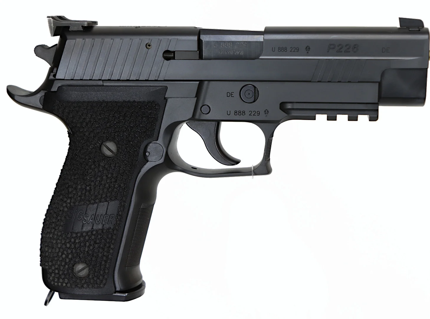 108. PISTOL, tysk, Halvautomatisk, fabrikat Sig Sauer, modell P226 X5 SO Capsicum, kaliber 9x19, tillv.nr U888229, se-nr SE2348033. — Pistols — Walter Borg