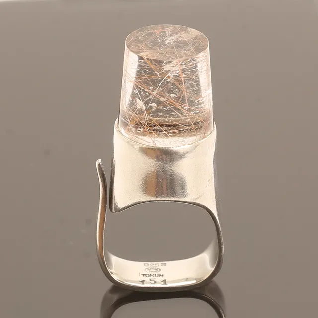 VIVIANNA TORUN BÜLOW-HÜBE. Ring, sterlingsilver med rutilkvarts, Design 151 för Georg Jensen, Danmark.