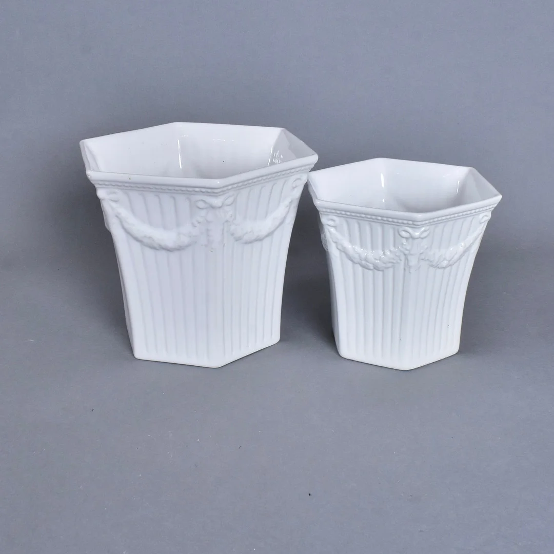 YTTERFODER, 2-stycken, porslin, Gustavsberg. — European — Halmstads Auktionskammare