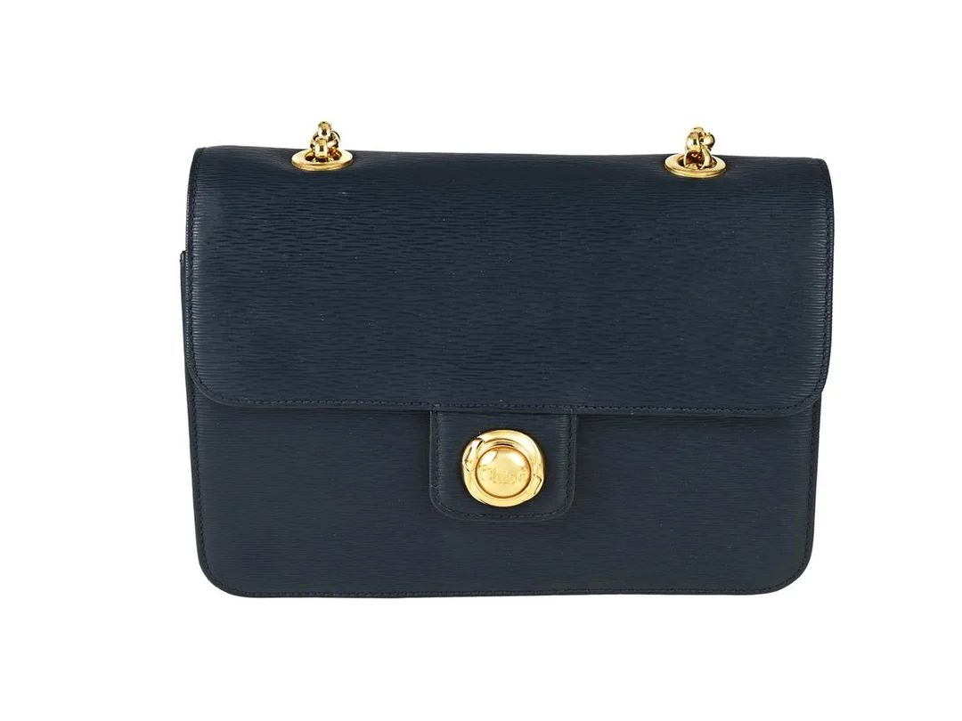VÄSKA, CHLOÉ, Vintage Chain Flap, blått läder, guldfärgade beslag, 22x16x5 cm. — Accessoarer/Väskor — Kaplans