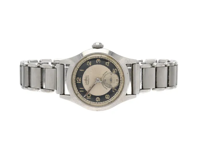 PERFECTA, herrur, 29 mm, Boett nr. 61543, stål, manuell, plexiglas, liten sekundvisare, skadad urtavla, ca 1945, metallänk ej original.