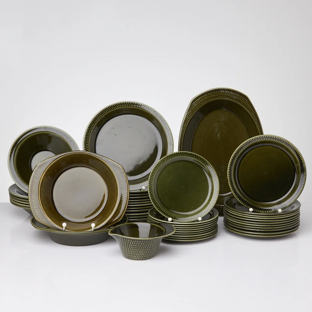 MATSERVIS. 32 dlr, "Grönette", Stavangerflint, Norge, flintgods. — Tableware — Stockholms Auktionsverk Sickla