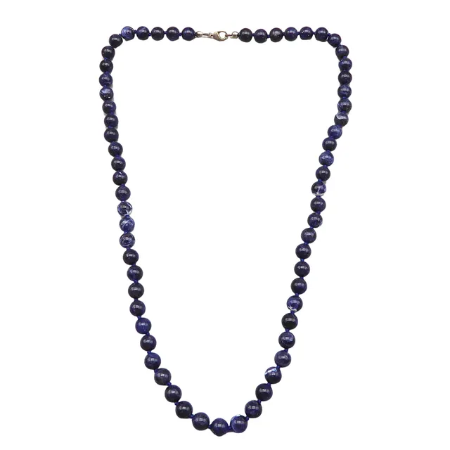 MINERALKETTE MIT DUNKELBLAU GEMASERTEN PERLEN.