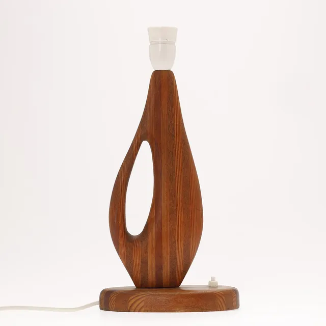 Skulpturel bordlampe, stavlimet fyrretræ og teak, Skandinavien, 1900 tallets anden halvdel.
