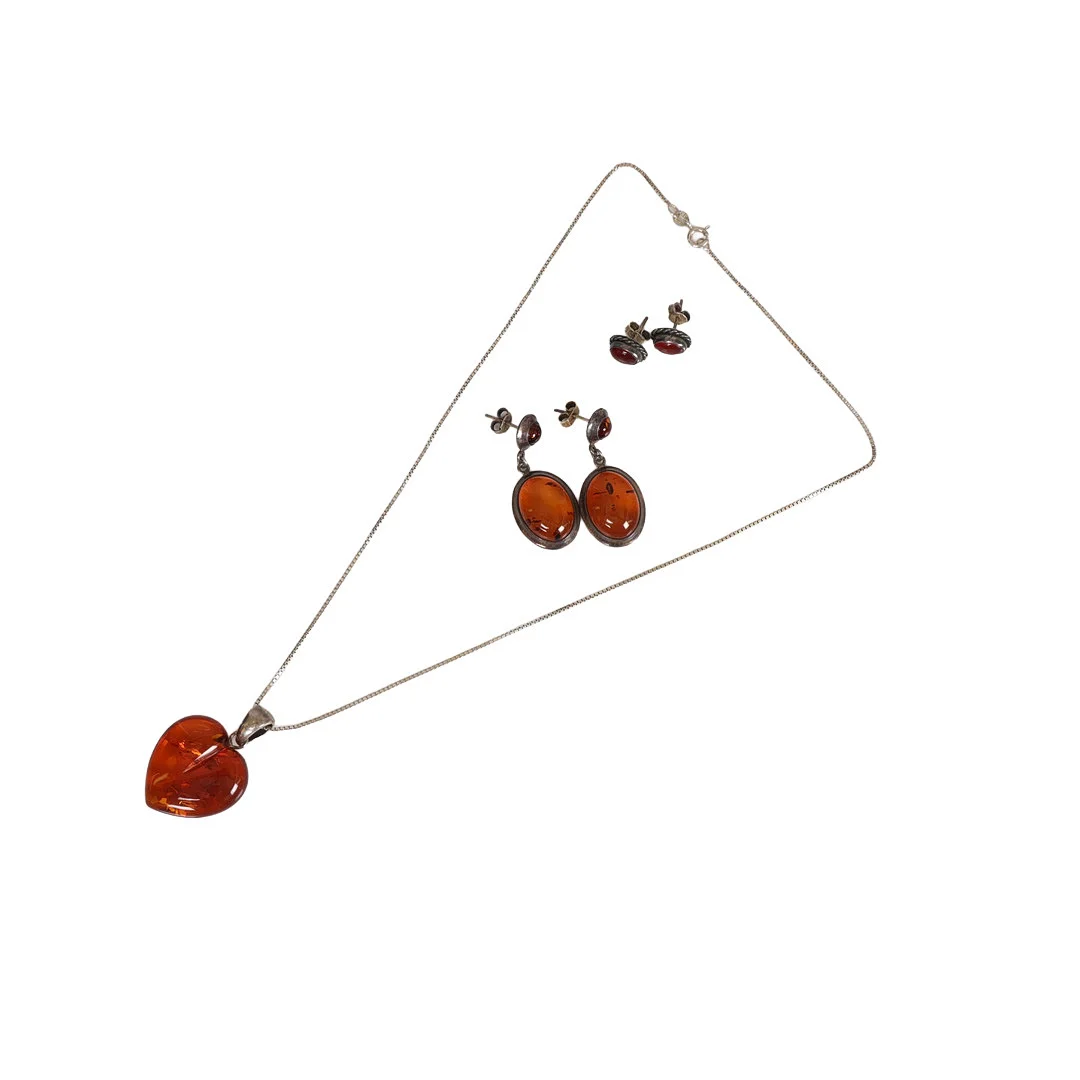 A COLLECTION OF SILVER AND AMBER JEWELLERY (5). — Costume Jewellery — Bishop & Miller