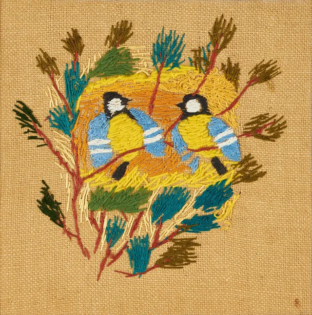 ESTER HENNING (Sverige, 1887-1985), Två blåmesar, 1960-tal, broderi.