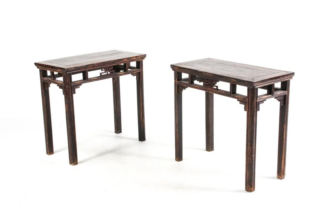 Pair of Chinese console tables (2) — Furniture/Cabinets, chests of drawers — Lauritz