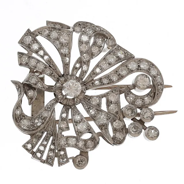 Diamonds clip brooch, mid 20th Century.