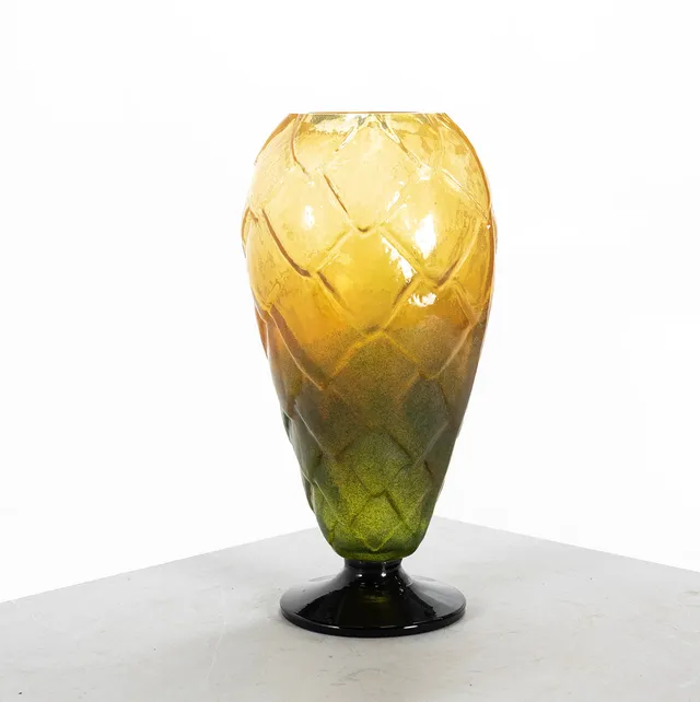 LUDVIG LÖFGREN. Vas, "Into the Woods Spruce Cone Vase", Målerås Glasbruk, numrerad 44120.