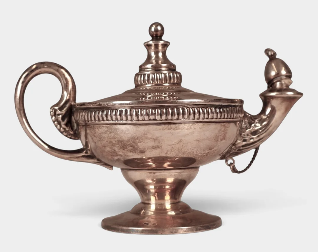 Lámpara de aceite en plata española punzonada. Siglo XX. — Silver — Barcelona Auctions