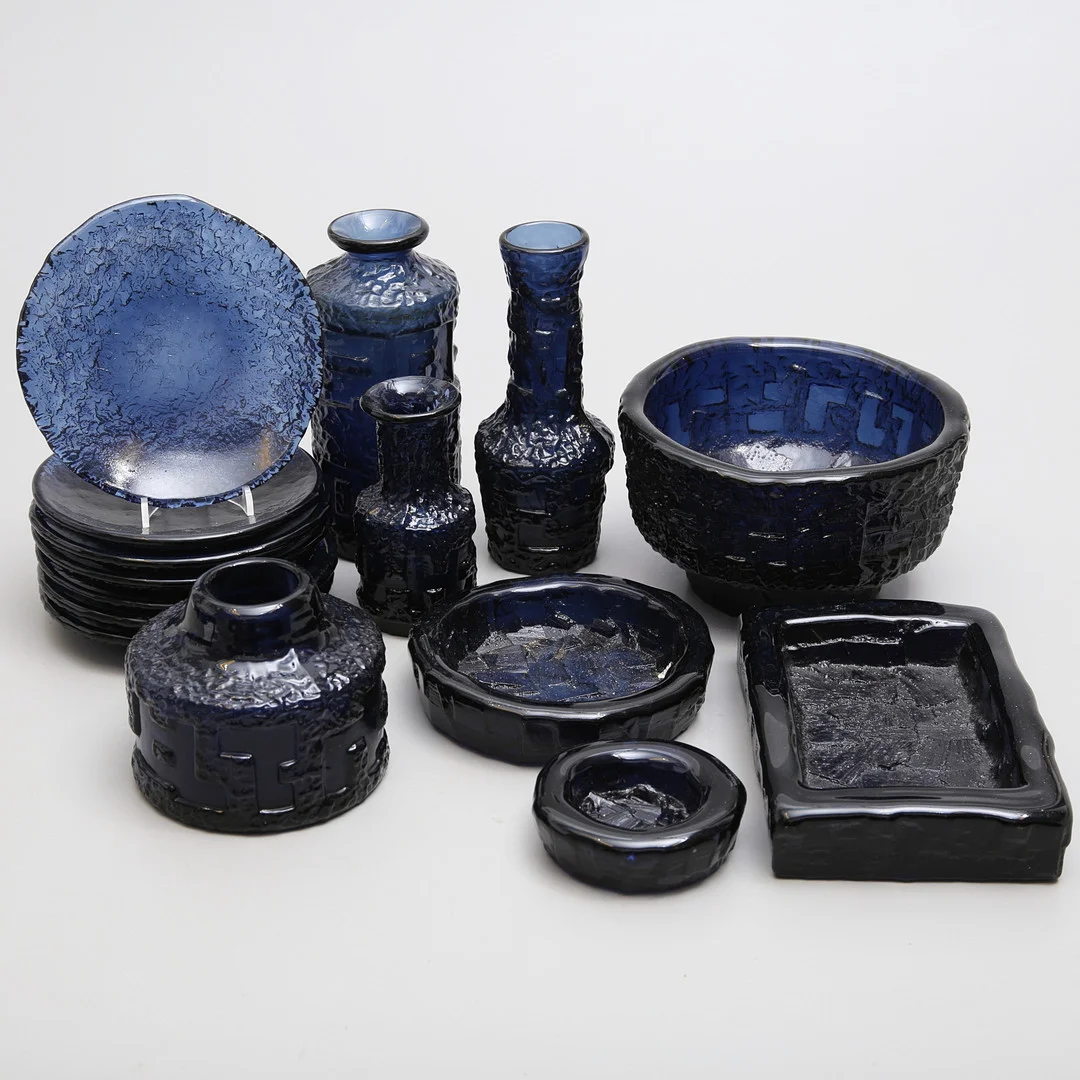 GLASFÖREMÅL, 15 st, "Cobolt", Göte Augustsson, Ruda Glasbruk, 1970-tal. — Art glass — Auktionshuset Thelin & Johansson