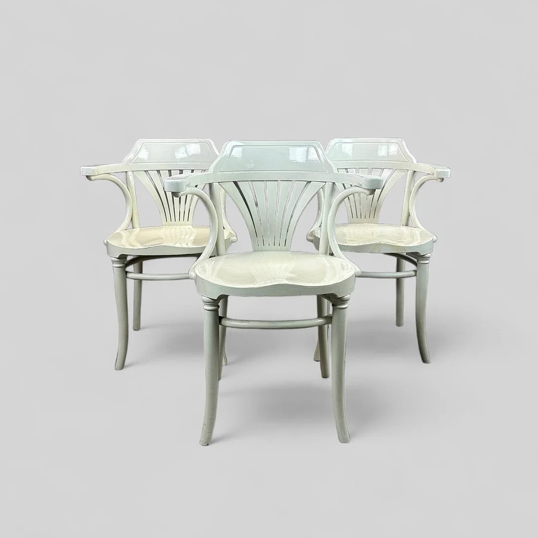 MICHAEL THONET. Karmstolar, 3 st, bemålat trä, etikettsmärkt, 1900-tal. — Armchairs & Chairs — Höganäs Auktionsverk