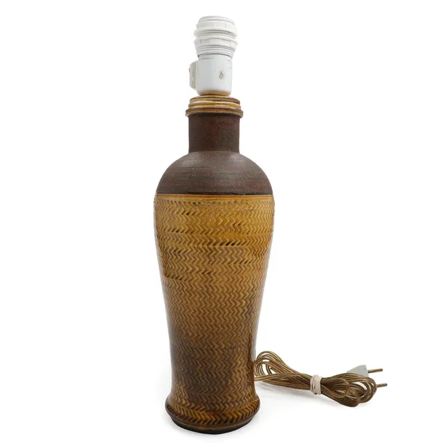 Stoneware table lamp, decorated with yellow glaze. Signed HAK, 127×64. Manufactured by Kähler. H. excl. fitting 34 cm.