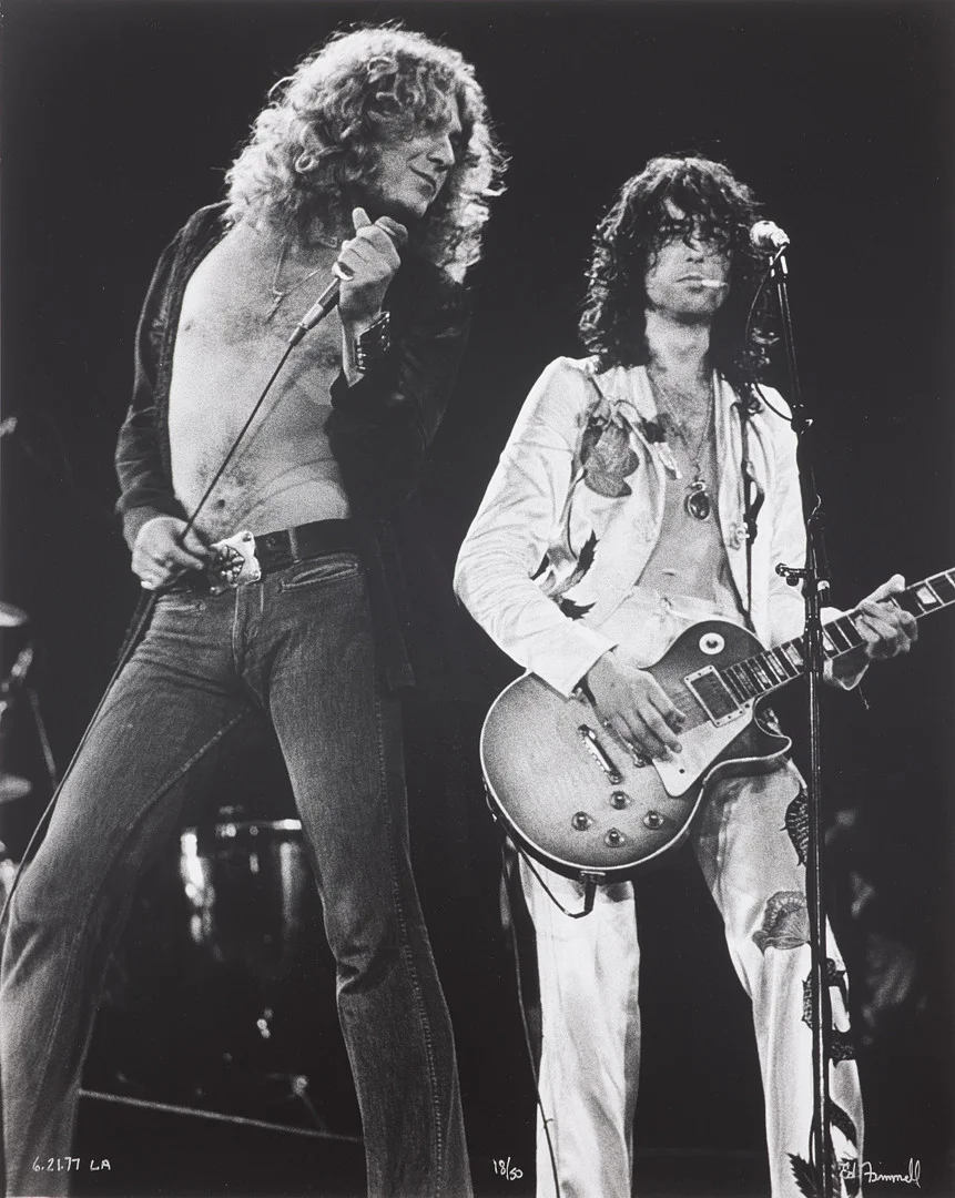 ED FINNELL. Robert Plant & Jimmy Page, Led Zeppelin, "Presence Tour", Los Angeles, 21 Juni 1977, signerad Ed Finnell, numrerad 18/50. — Photography — Stockholms Auktionsverk Sickla
