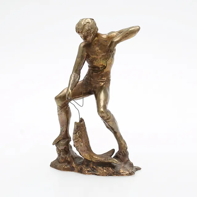 MATTI HAUPT. Skulptur, förgyllt brons, fiskande pojke, signerad.