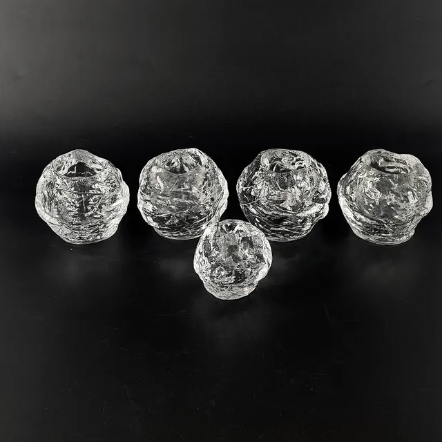 ANN WOLFF. Ljuslyktor & ljusstake, 5 st, "Snöboll", glas, Kosta Boda.