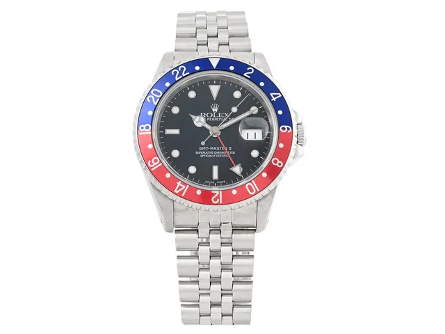 ROLEX, Oyster Perpetual Date, GMT-Master II (Swiss Made), Chronometer, Ref nr. 16710, Serie nr. K140979, Cal 3185, Verk nr. 3 9057290, Boett nr. 2180, herrur, 40 mm, stål, automatisk, safirglas (nagg/repor), datum, 24-timmarsvisning, Jubileelänk, viklås, Ref nr. 62510H-DE10/502 B, cert, maj 2002, box, ytterkartong.