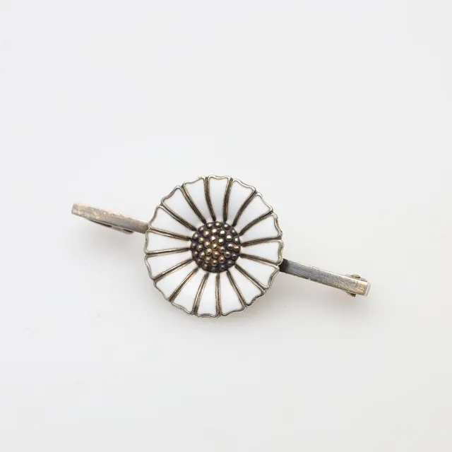 ANTON MICHELSEN. BROSCH, "Daisy" sterling silver, bruttovikt ca 4 gram.