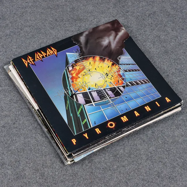 14 LP-SKIVOR, METALLICA "RIDE THE LIGHTNING", DEF LEPPARD, FOUR WHEEL DRIVE, SWEET, RARE EARTH, THE TRIBE, TRAKS, HOOTERS, SCAFELL PIKE, JESUS CHRIST SUPERSTAR, MORE CREEDENCE GOLD, LOVE & ROSES.