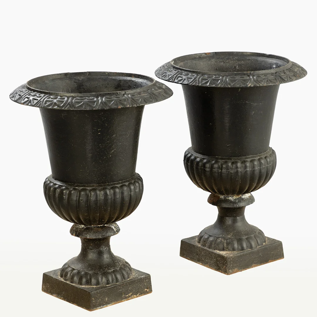 Paar grosse Medici-Vasen, Frankreich, 1. Hälfte 20. Jh. — Garden Sculptures & Urns — Stockholms Auktionsverk Hamburg