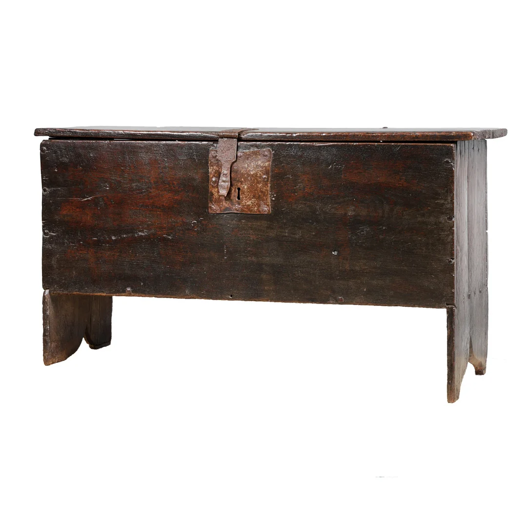 AN EARLY 17TH CENTURY OAK BOARDED COFFER. — Other — Bishop & Miller