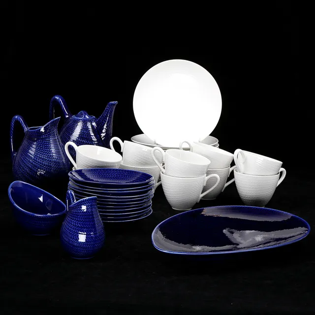 HERTHA BENGTSON. Servis, 38 delar, "Blå Eld", flintgods, Rörstrand.