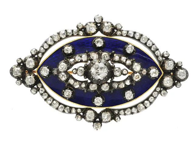 BROSCH, 14K guld/silver, blå emalj, gammal och rosenslipade diamanter ca 2,5 ct, troligen Frankrike, 1800-talets andra hälft, 5,8x3,7 cm, vikt 16,2 g, säkerhetskedja i gulmetall, mittstenen skadad.
