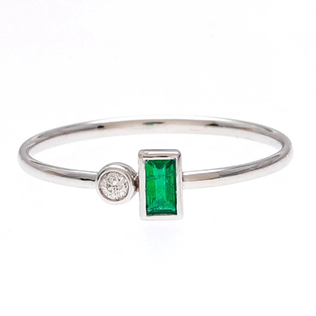 Emerald and diamond ring. — Rings — Balclis