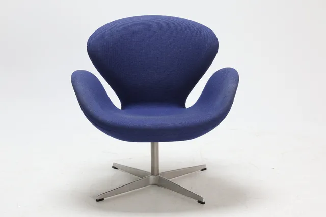 Arne Jacobsen (1902-1971) for Fritz Hansen: 'The Swan' armchair