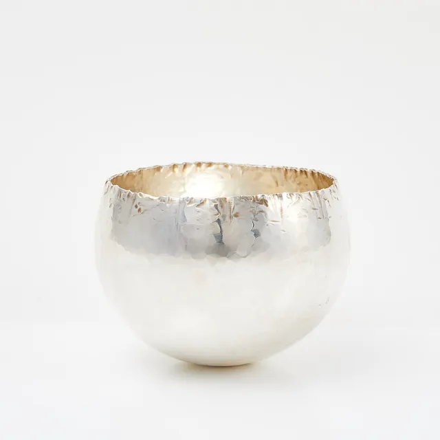 RAY URBAN. Skål, sterlingsilver, hamrad dekor, Stockholm, 1981.