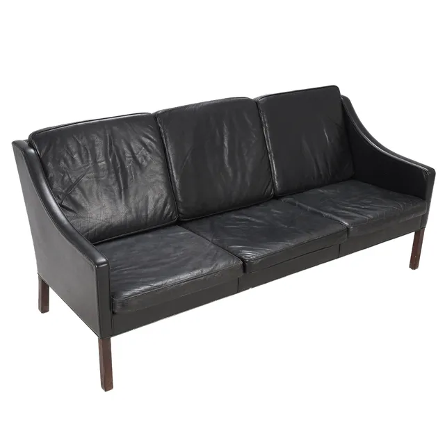 Børge Mogensen (1914-1972) for Fredericia Stolefabrik. Three-seater freestanding sofa upholstered in black leather.