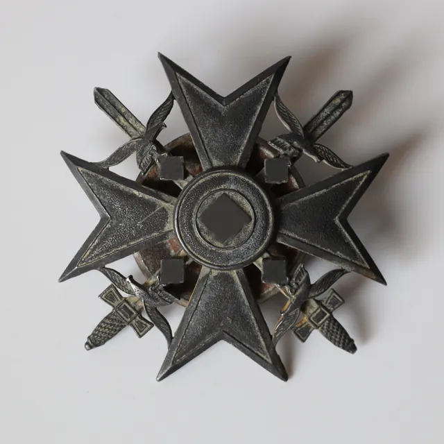 SPANIENKORSET, med svärd, brons, instiftad 1939.