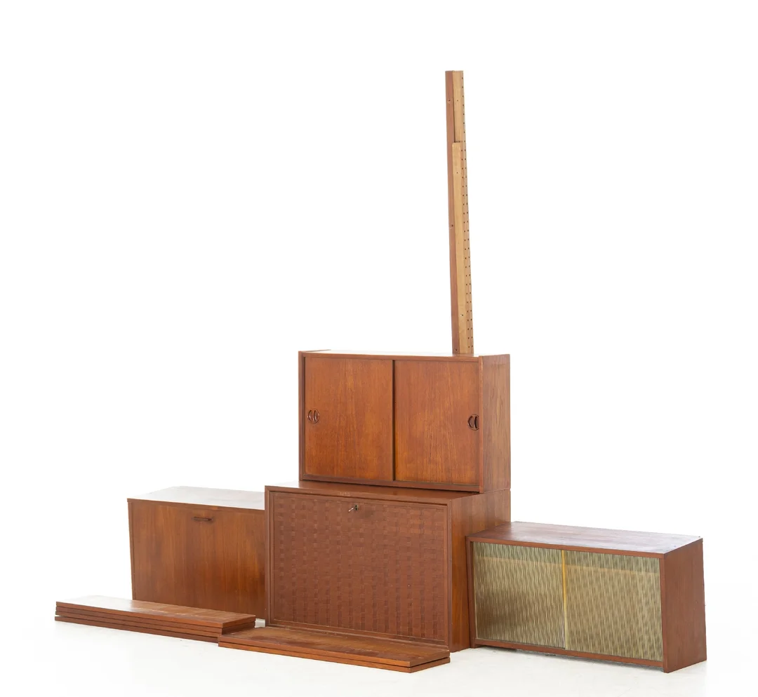 Poul Cadovius et al. Wall-mounted modules made of teak wood. (14) — Furniture/Shelving — Lauritz