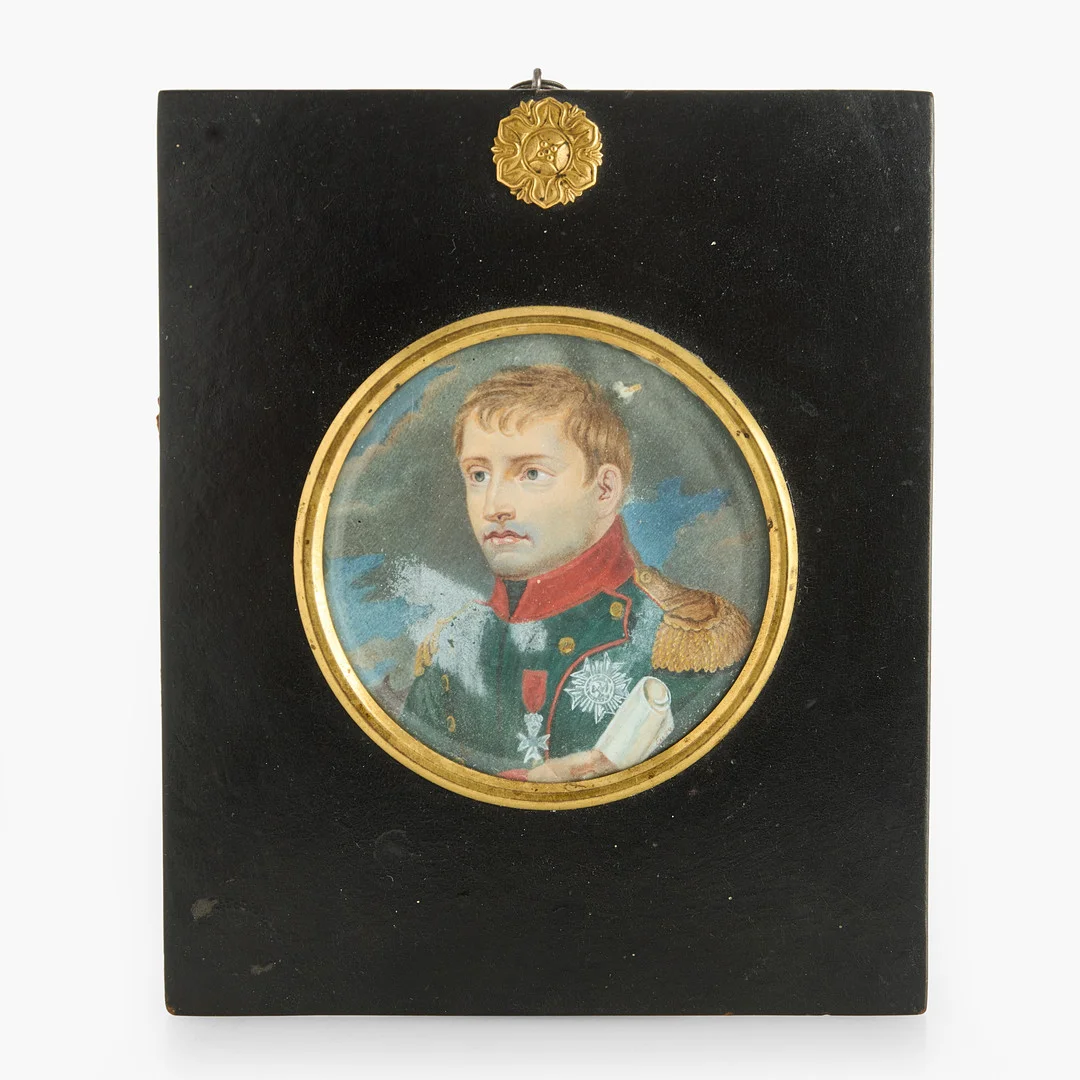 MINIATYR, 1800-talets första hälft, porträtt föreställande Napoleon Bonnaparte (1769-1821) i halvprofil, gouache. — Other — Crafoord Auktioner Stockholm