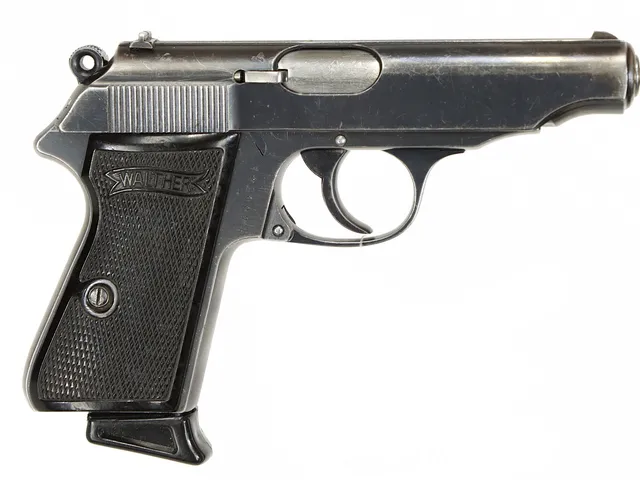 PISTOL, Halvautomat, fabrikat Walther, modell PP, kaliber .22LR, tillv.nr 192992P, se-nr SE1424813.