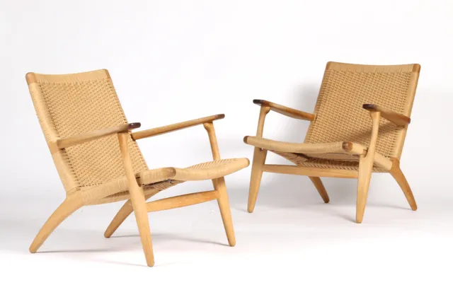 Hans J. Wegner. A pair of oak armchairs/chairs, model CH25 (2)