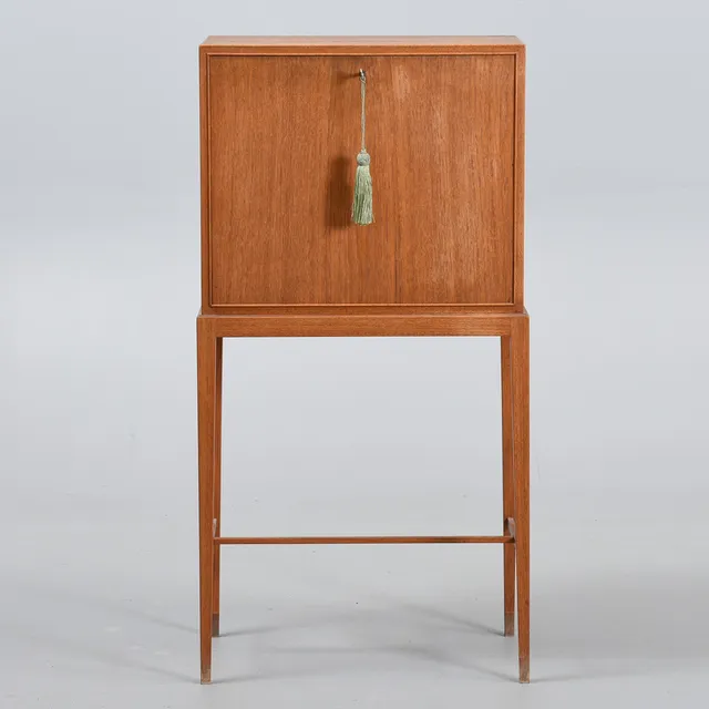 Frits Henningsen. Skab af teak. Danmark, 1950-60'erne.
