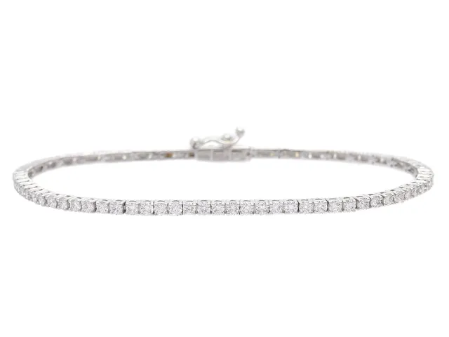 TENNISARMBAND, 18K vitguld, 77 briljantslipade diamanter ca 2,31 ctv, ca TW-TCr/VS-SI, längd 17,5 cm, vikt 6,8 g.
